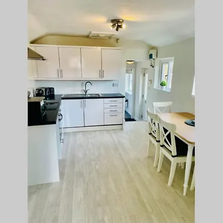 Modern Apartment In The Heart Of The Village. Baildon Exterior photo