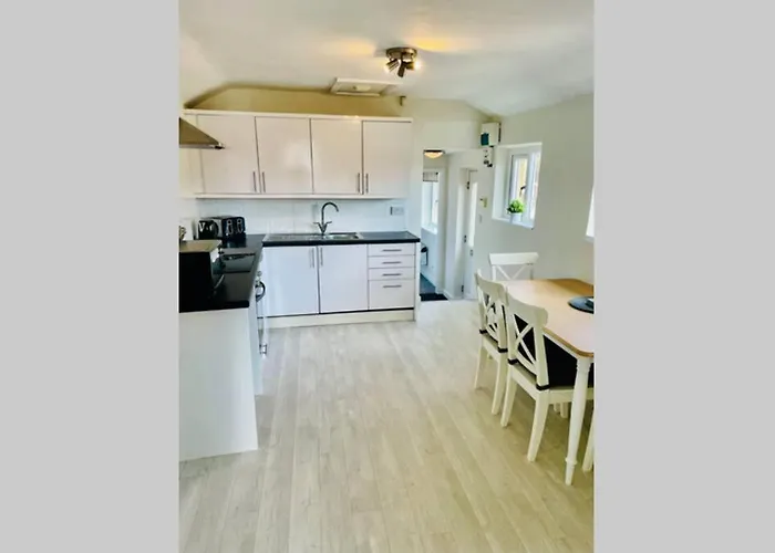 Modern Apartment In The Heart Of The Village.